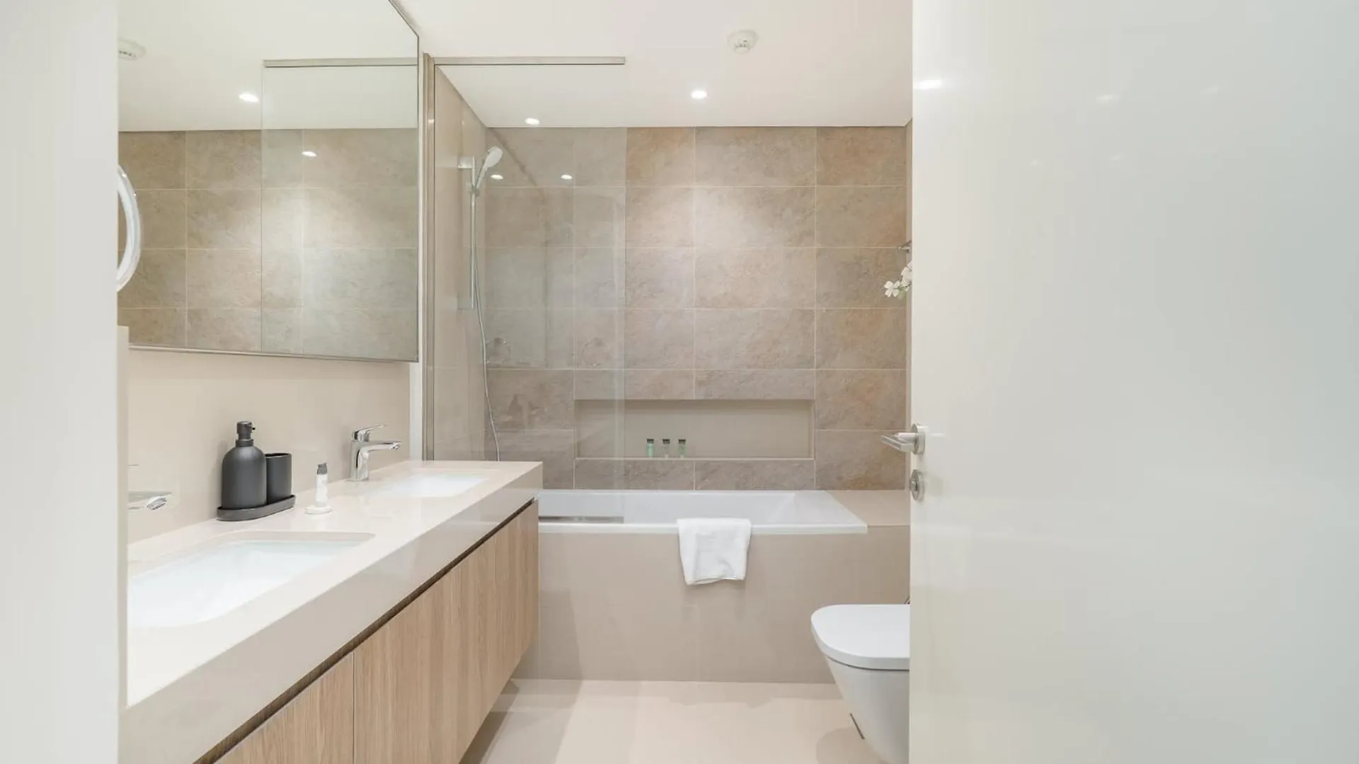 דובאי 4 Bedroom In Downtown With Full Burj Khalifa Views 0*,