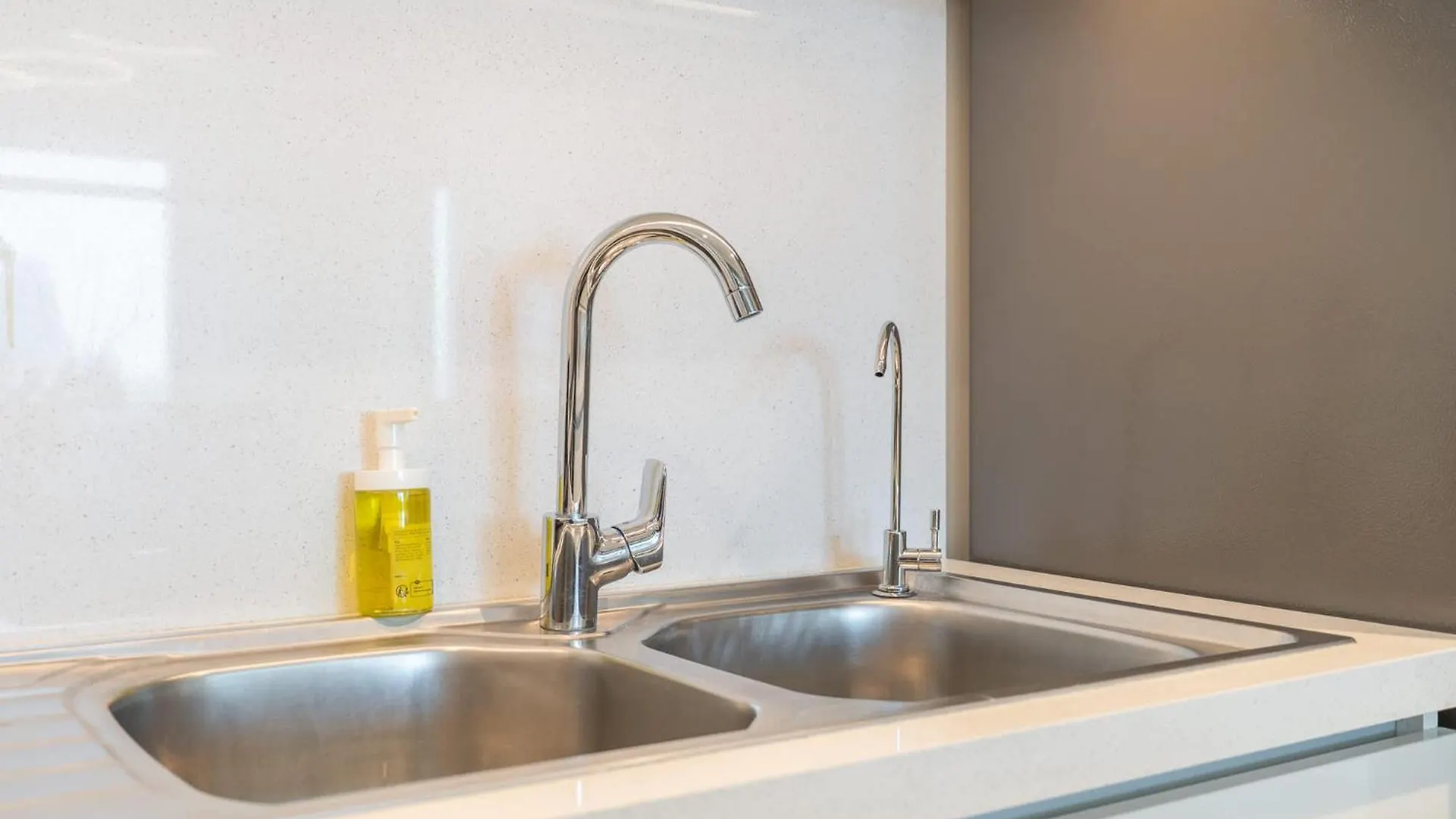דובאי 4 Bedroom In Downtown With Full Burj Khalifa Views איחוד האמירויות הערביות